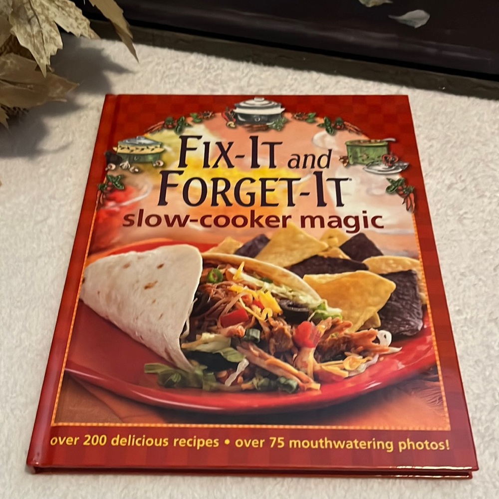 📚2/$10  Fix-It and Forget-It Slow Cooker Magic Cookbook